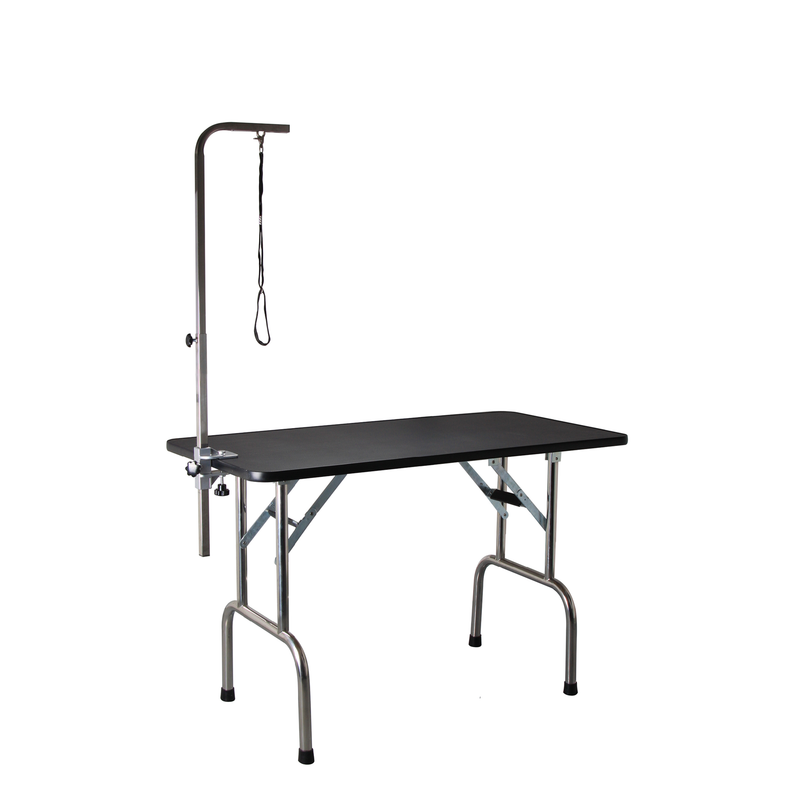 Letvægtstrimmebord med bordplade i sort og stel i metal fra GroomUs.